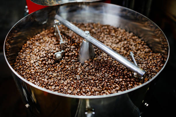 chto proishodit v proczesse obzharki kofe