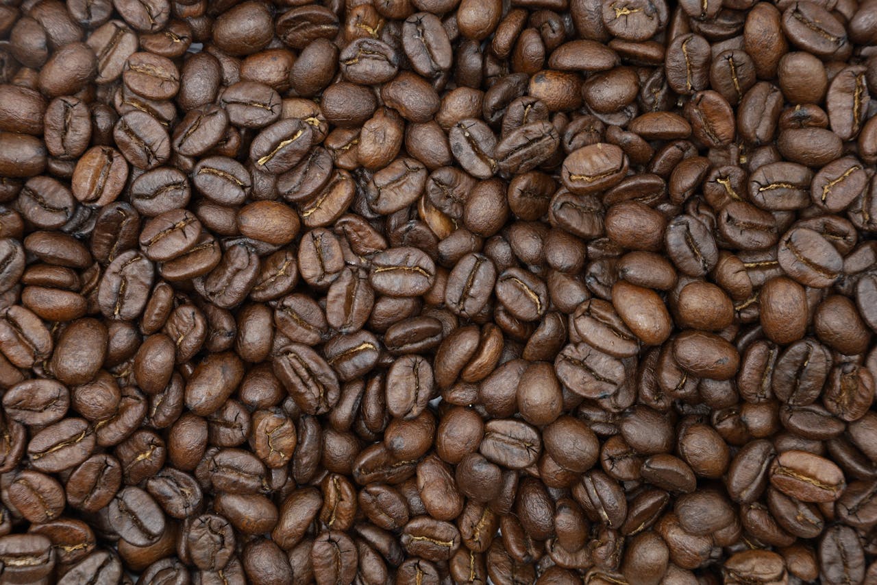 why-choose-us High-quality close-up image of roasted coffee beans, perfect for backgrounds.
